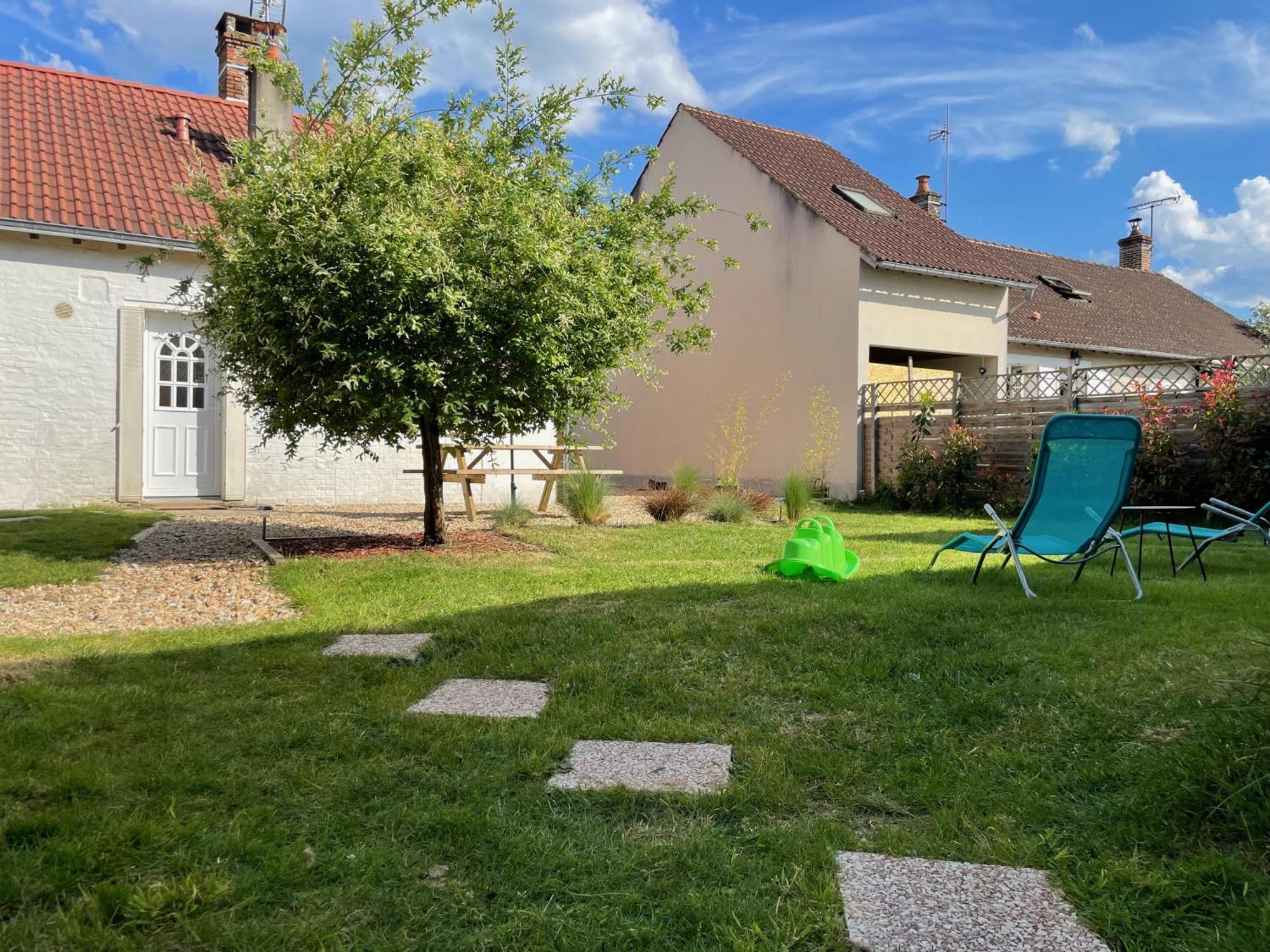 Le Cocoon D'Annabelle - Jolie Maison Avec Jeux Et Grand Jardin Pierrefitte-sur-Sauldre Eksteriør billede